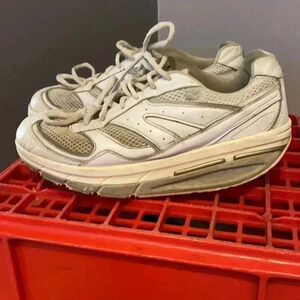 Atlas Dr  Scholl shoes